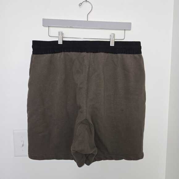 Fear of God Essentials FOG Sweat Shorts Size L Olive Taupe Zip Pocket Fleece - Picture 4 of 7